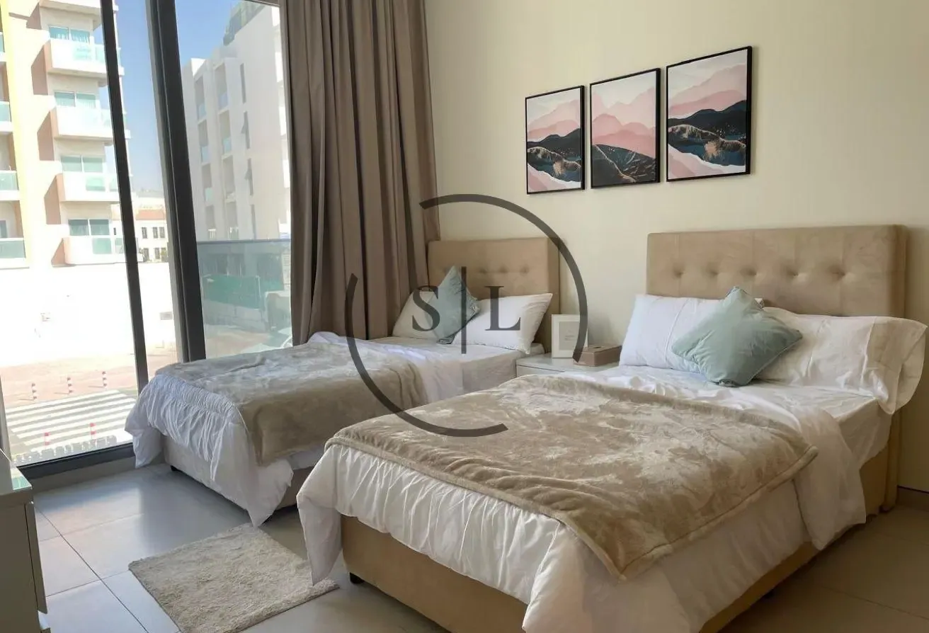 Vacant Corner Unit| Private Pool| Gated Community