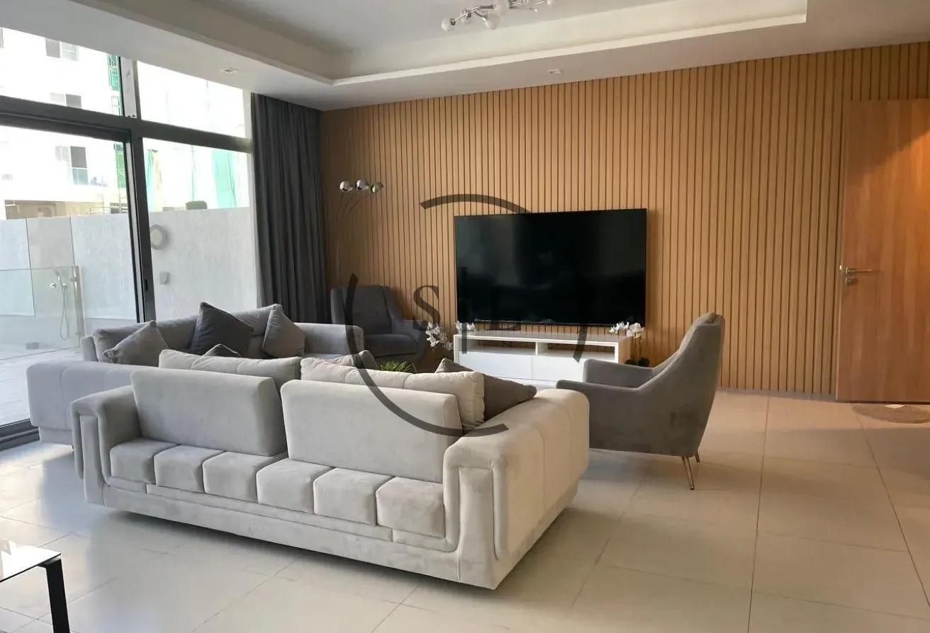 Vacant Corner Unit| Private Pool| Gated Community
