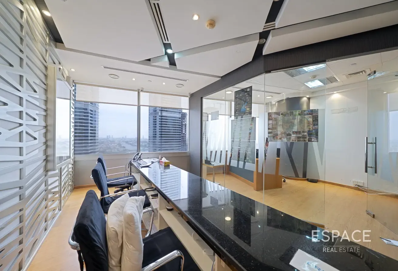 Fully Fitted| Grade A |Internal Washroom