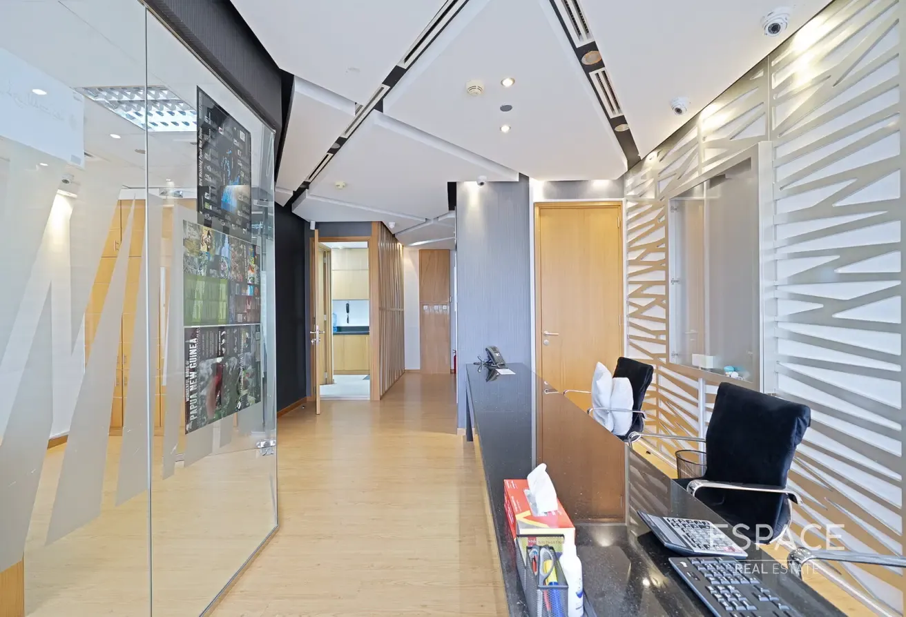 Fully Fitted| Grade A |Internal Washroom