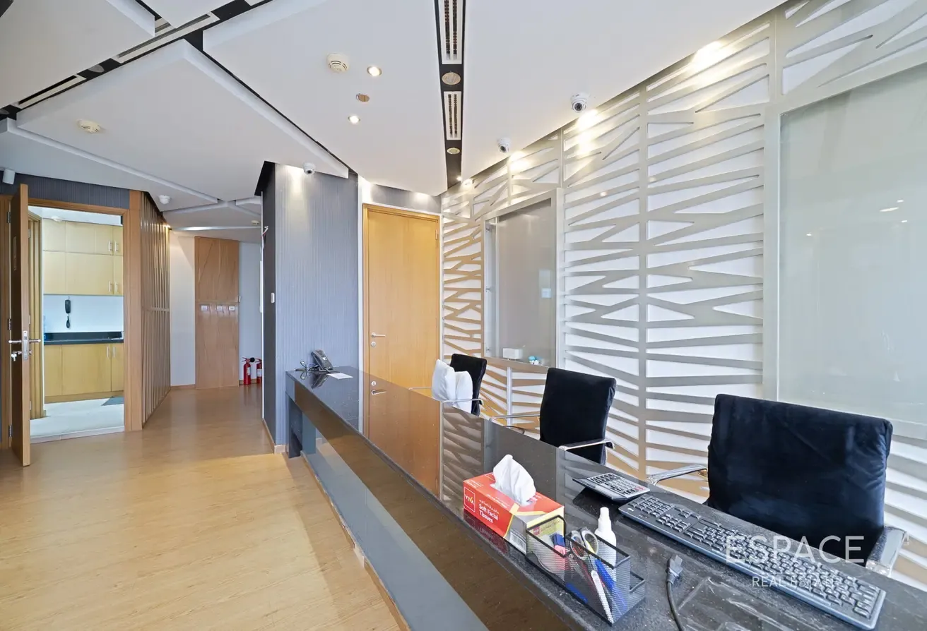 Fully Fitted| Grade A |Internal Washroom
