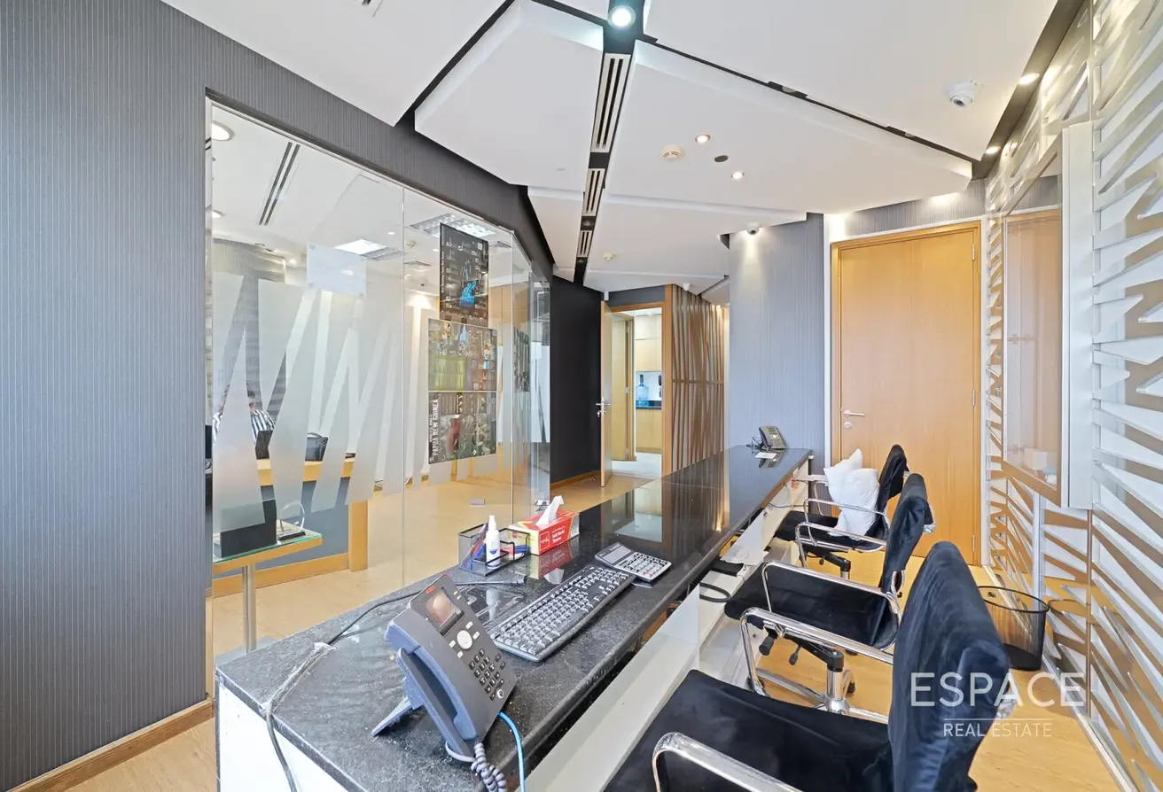 Fully Fitted| Grade A |Internal Washroom