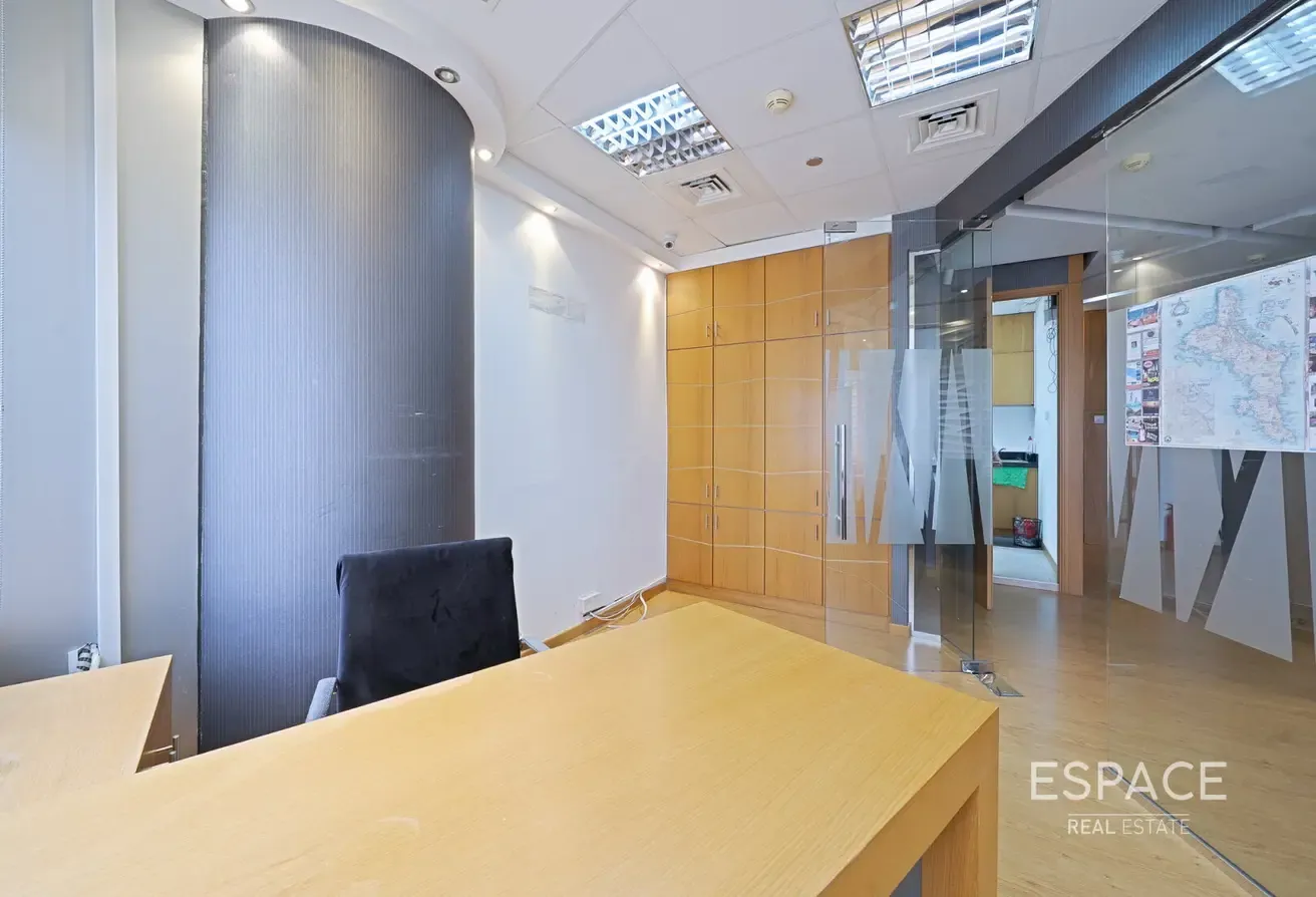 Fully Fitted| Grade A |Internal Washroom