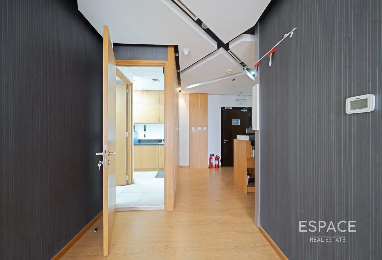 Fully Fitted| Grade A |Internal Washroom