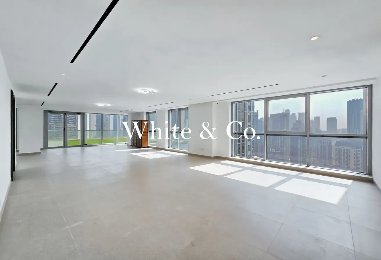 OVER 7500 SQFT | PRIVATE POOL | AVAILABLE