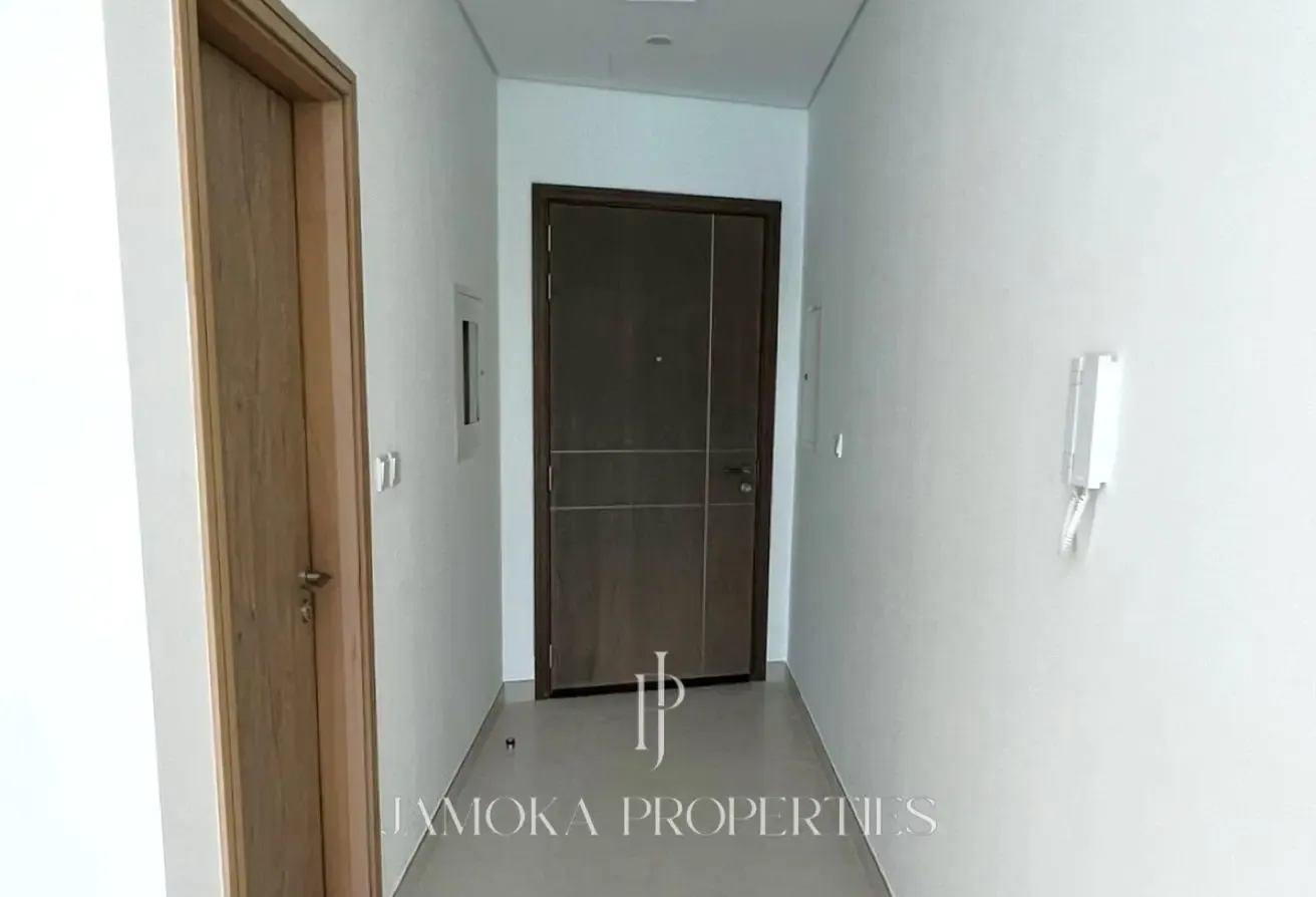 Spacious  | Canal View | Vacant | Prime Location