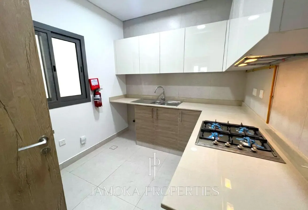 Spacious  | Canal View | Vacant | Prime Location