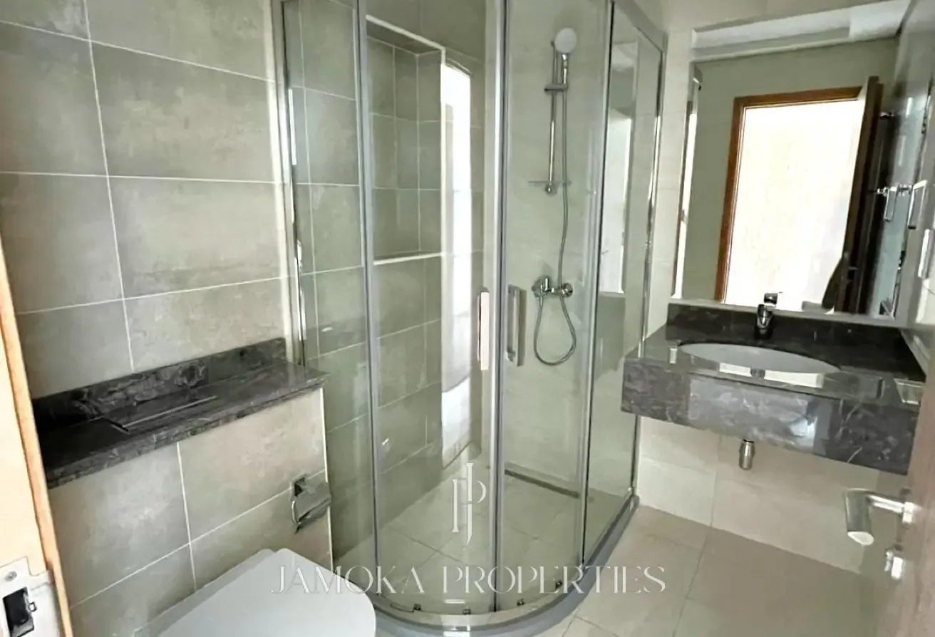 Spacious  | Canal View | Vacant | Prime Location
