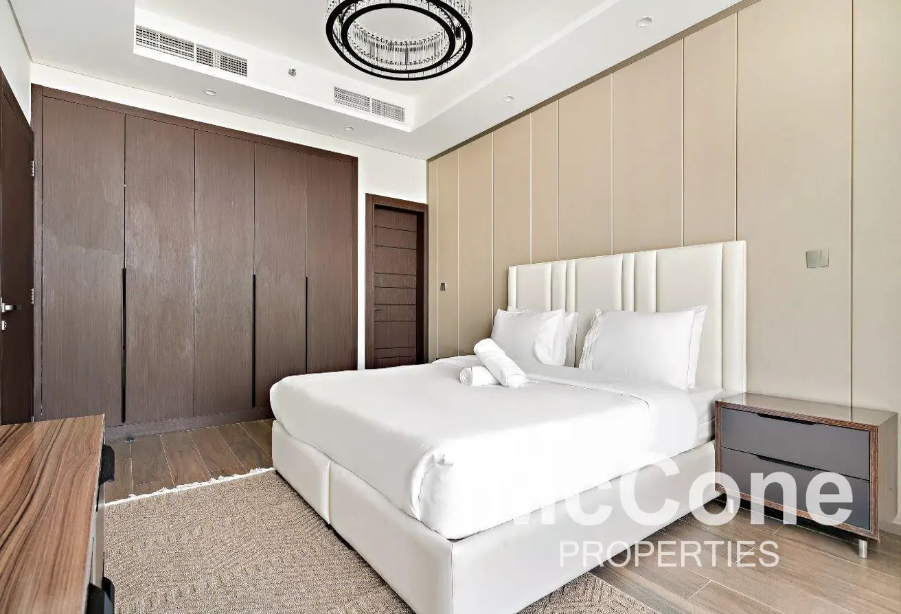 Fully Furnished | Burj View | Near Al Khail Exit