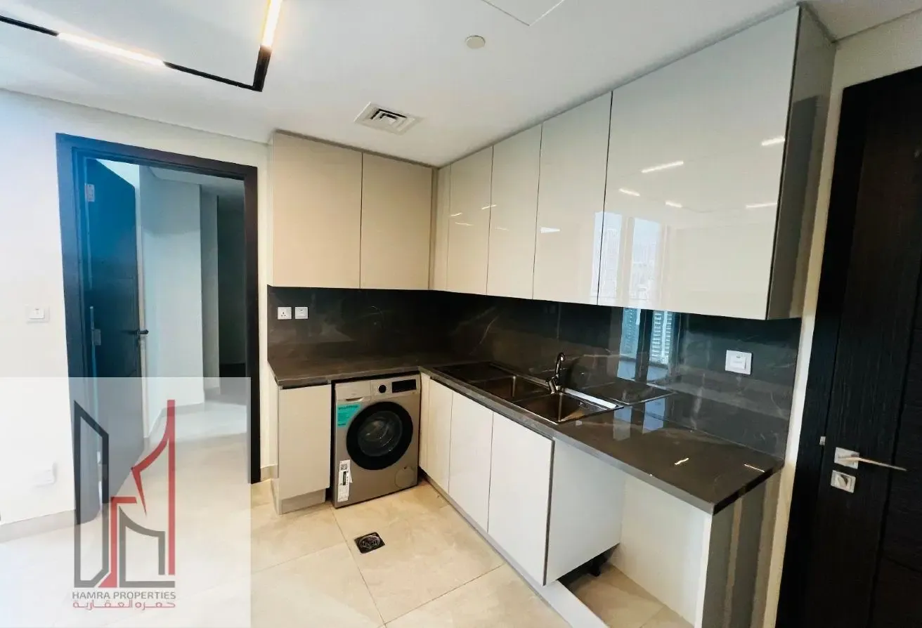 LUXURY 3 BR W MAIDl HIGH FLOOR l PARTIAL BURJ VIEW