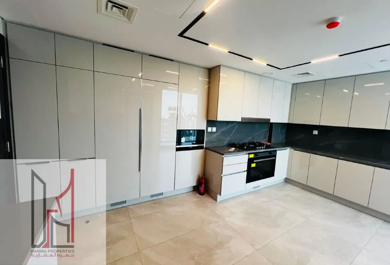 LUXURY 3 BR W MAIDl HIGH FLOOR l PARTIAL BURJ VIEW