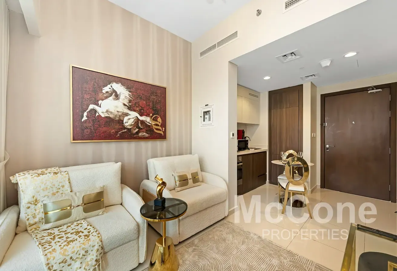 Elegant | Skyline View | Multiple Cheques