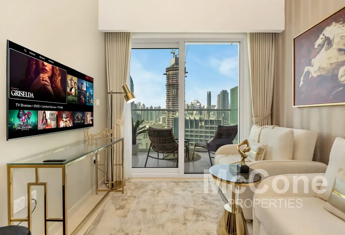Elegant | Skyline View | Multiple Cheques