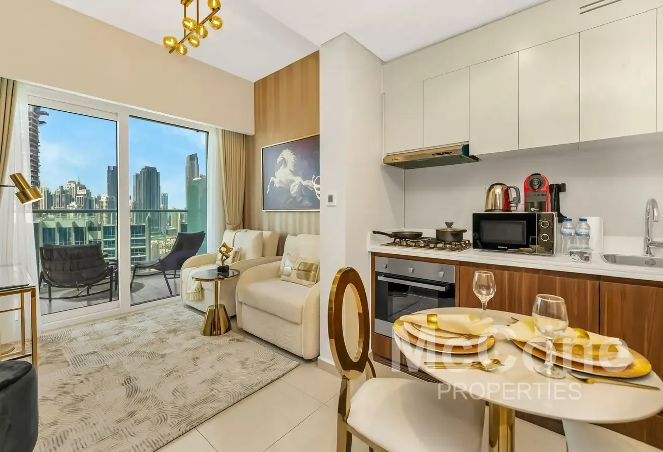 Elegant | Skyline View | Multiple Cheques