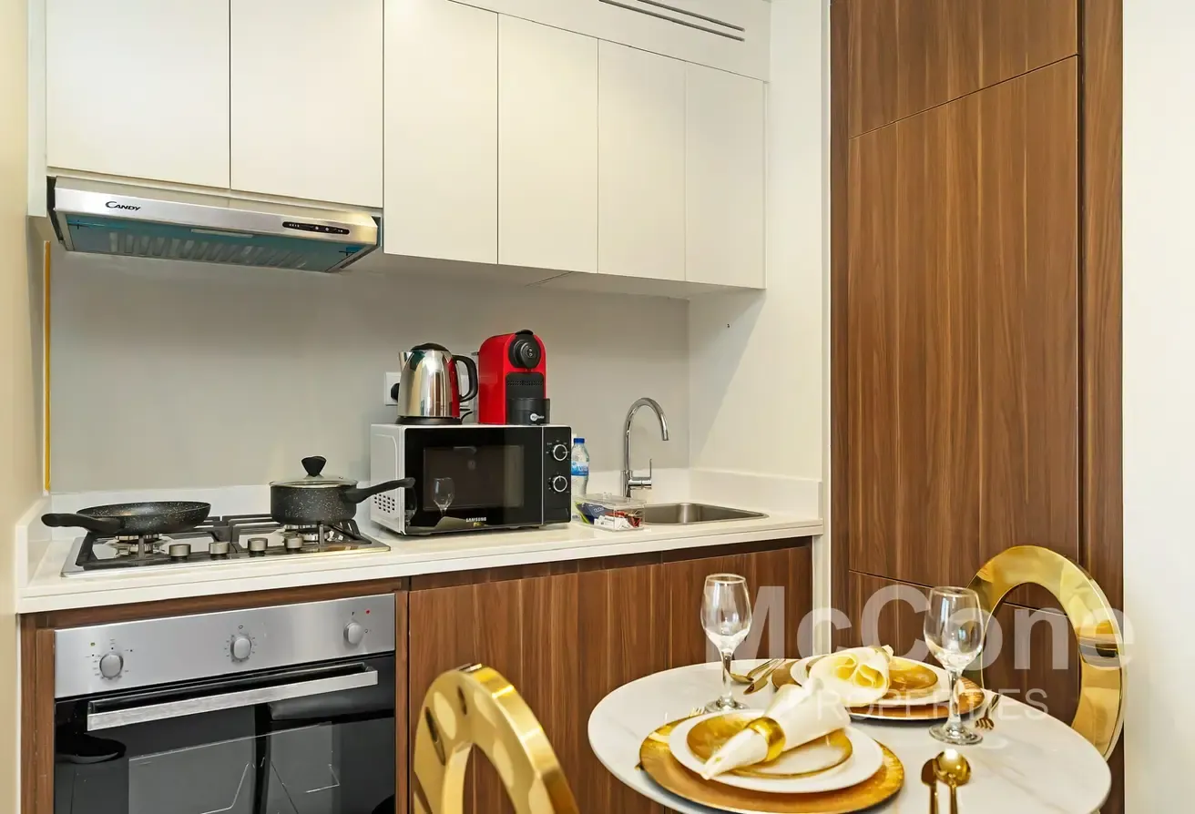 Elegant | Skyline View | Multiple Cheques