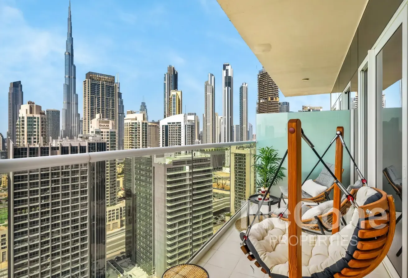 Elegant | Skyline View | Multiple Cheques