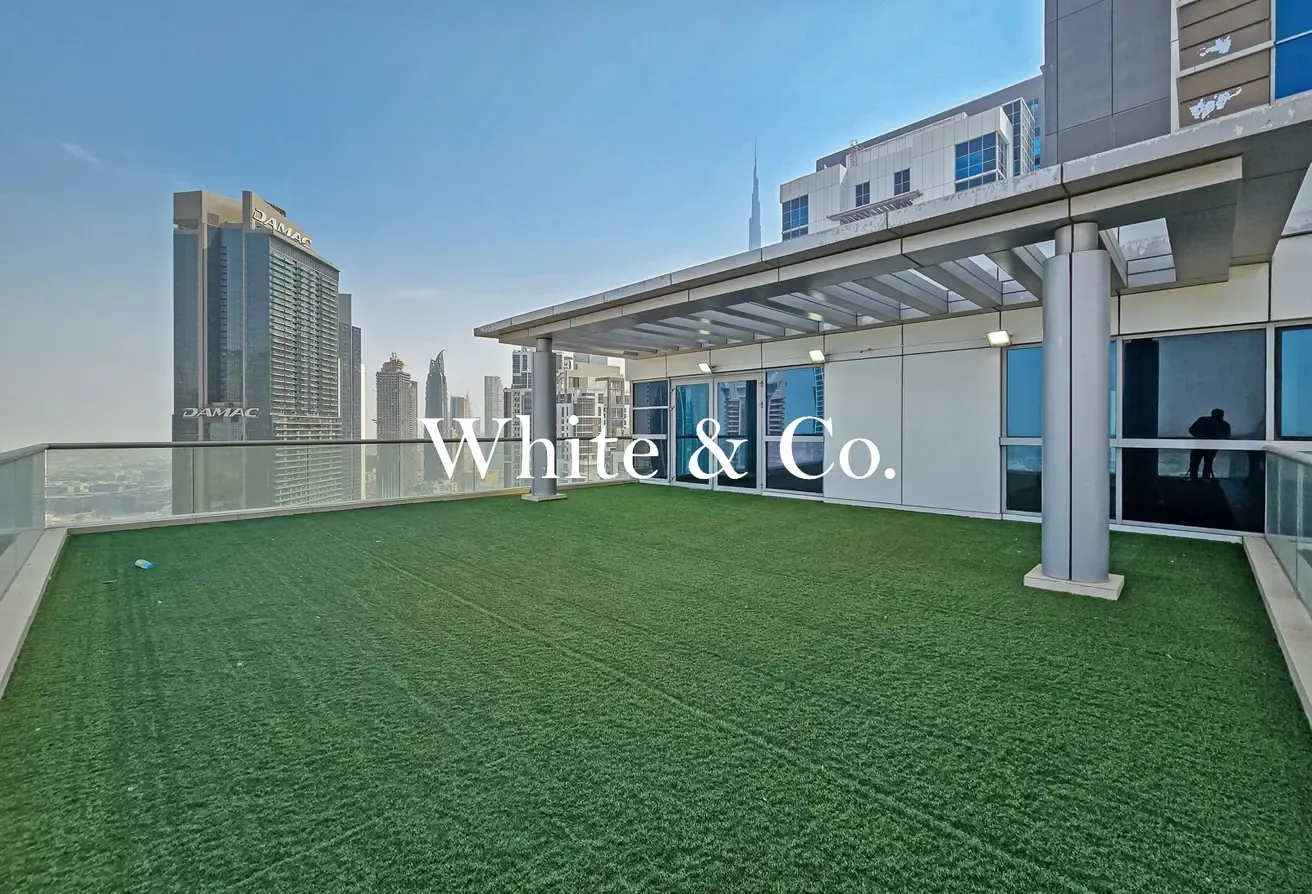 OVER 7500 SQFT | PRIVATE POOL | AVAILABLE