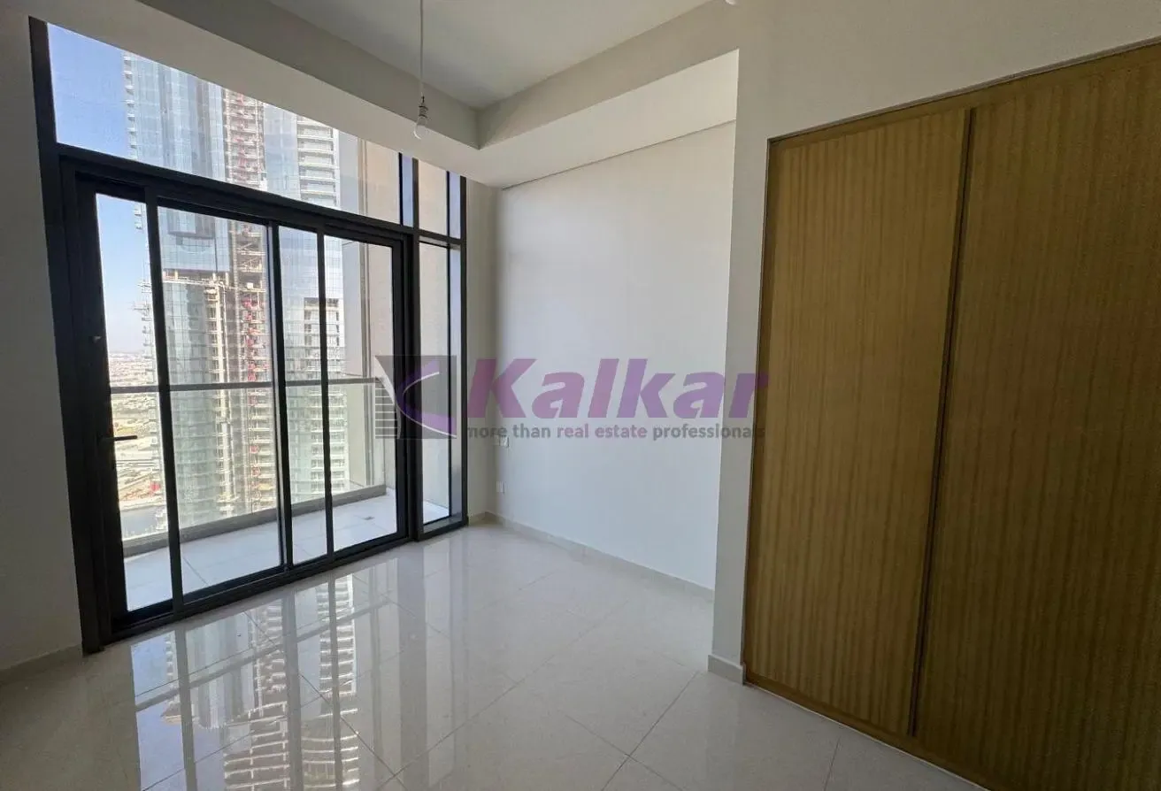 Spacious 2 BR | Prime Location | Sea View Balcony